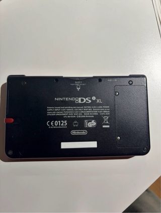 Nintendo DSi XL Roja + Accesorios