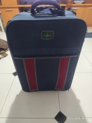 Maleta de viaje John Travel azul y roja