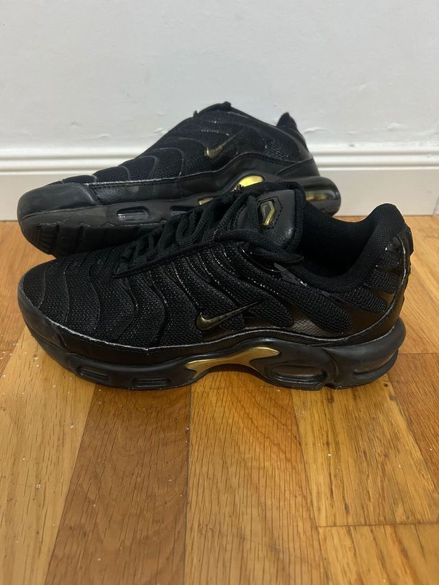 Zapatillas Nike Air Max Plus TN Negras Doradas