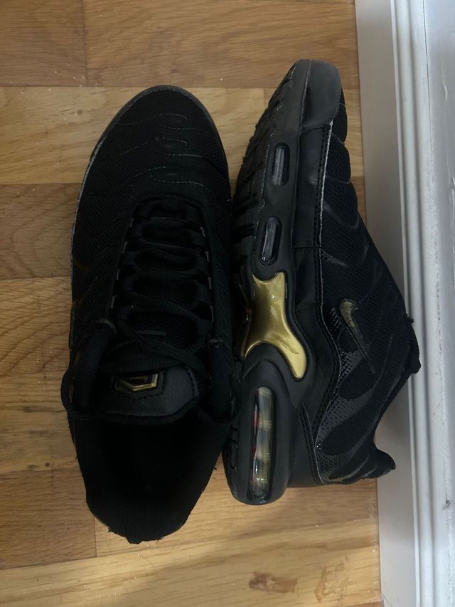 Zapatillas Nike Air Max Plus TN Negras Doradas