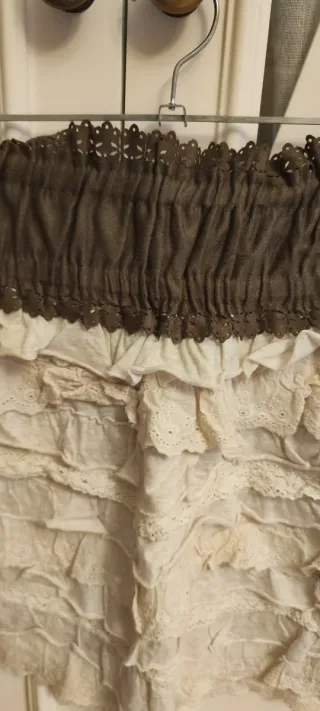 Falda volantes beige y marrón