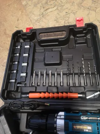 Taladro a batería Litio + Accesorios