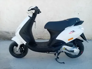 Piaggio Zip 50 2T Scooter