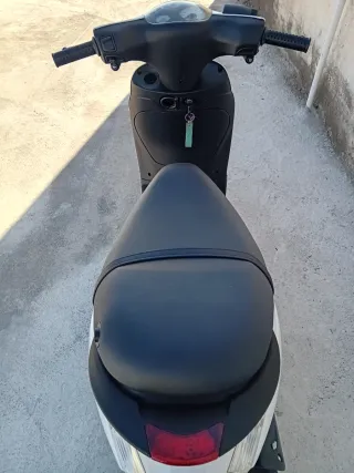 Piaggio Zip 50 2T Scooter