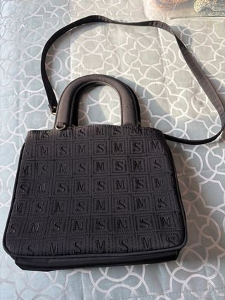 Bolso negro con logo MS