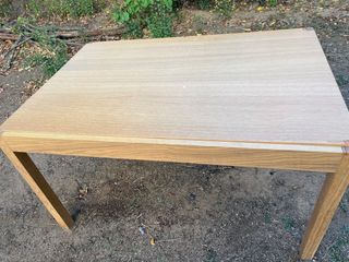 Mesa de madera color beige/marrón