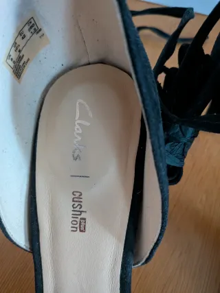 Sandalias romanas Clarks Tacón Fino Ante Negro 42