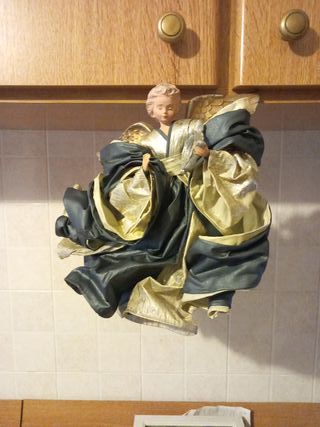 Angelo decorativo con arpa