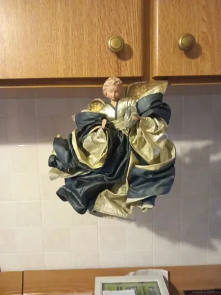 Angelo decorativo con arpa