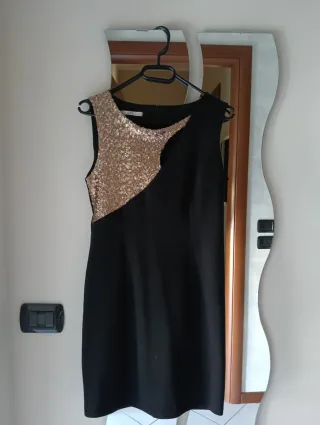Abito tubino nero con paillettes oro