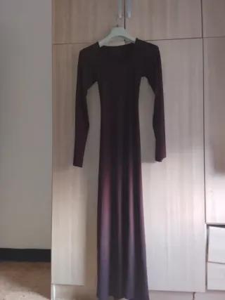 Vestido marrón manga acampanada