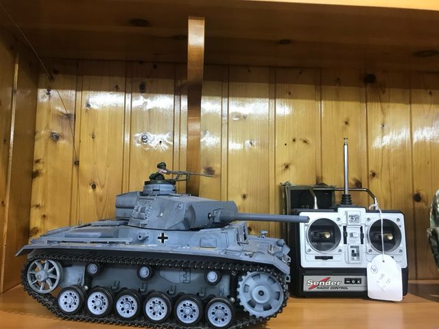 Tanque de juguete modelo militar