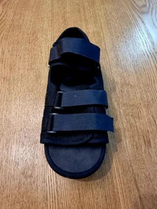 Zapato post operatorio talla M hasta 26 cm de pie.
