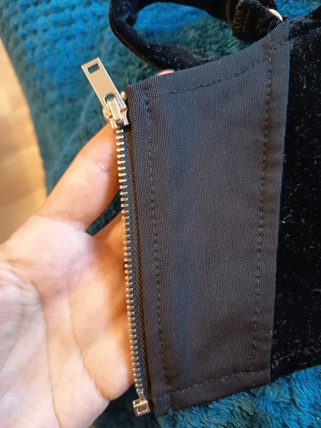 Corpiño terciopelo negro Bershka Talla XS