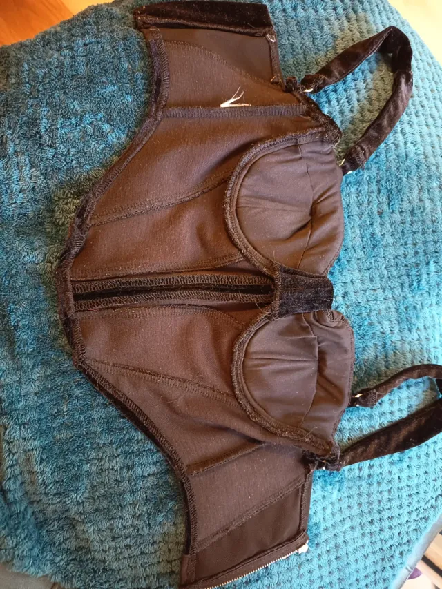 Corpiño terciopelo negro Bershka Talla XS