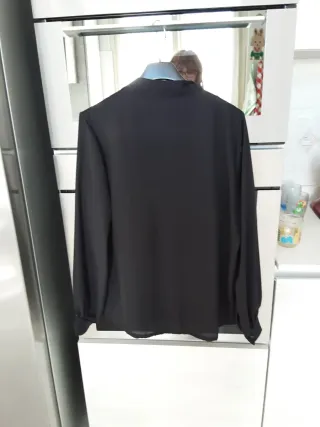 Camicia nera con rouches