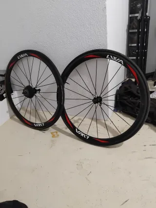 Ruedas de carbono tubulares LWA