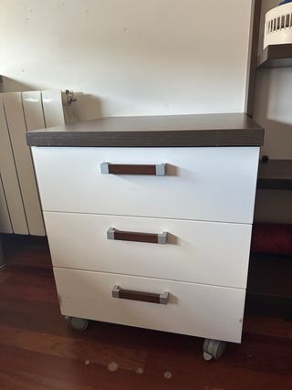 Mesita 3 cajones con ruedas