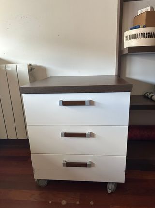Mesita 3 cajones con ruedas
