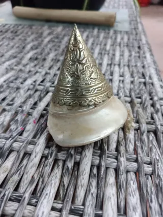 Adorno concha y metal antiguo