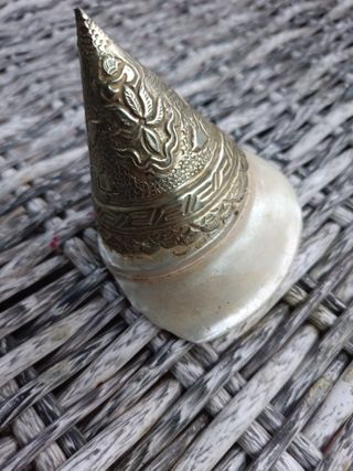 Adorno concha y metal antiguo