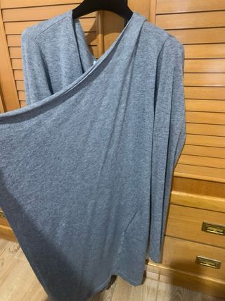 Dos chaquetas rosa y gris.