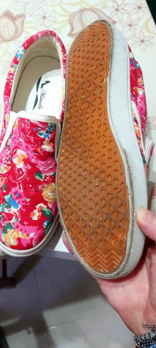 Scarpe tela rosse floreali