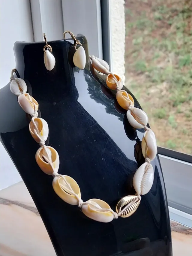 Conjunto Colar e Brincos de Conchas