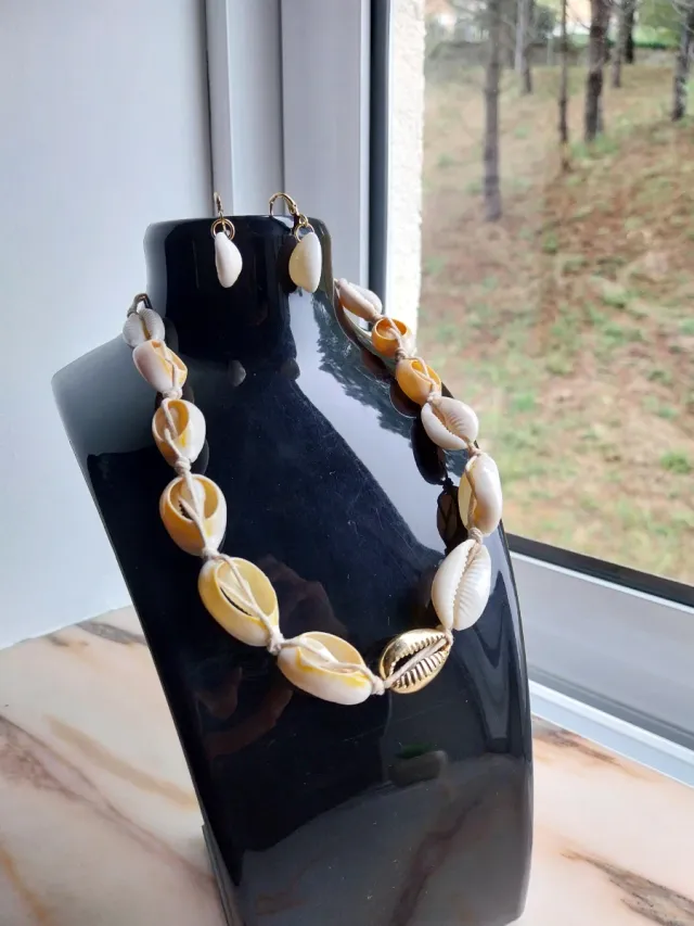 Conjunto Colar e Brincos de Conchas