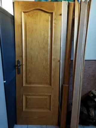 Puerta de madera interior