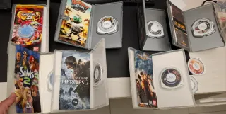 PSP lotto Giochi : Naruto, Sims 2, Godfather, Ratc