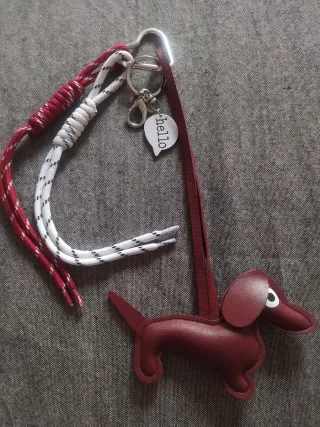 Colgante bolso perro salchicha hello