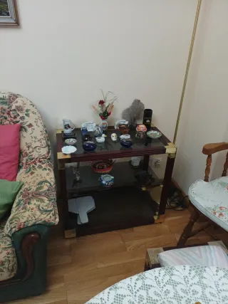 Tavolo laterale in vetro e legno