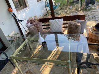 Tavolo in vetro e metallo