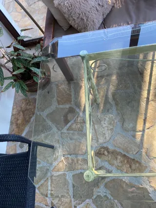 Tavolo in vetro e metallo