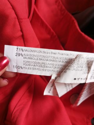 Cazadora técnica roja con cinturón