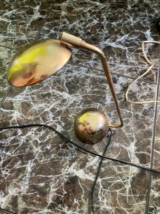 Lámpara de mesa antigua metal dorada