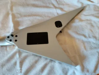 Guitarra Cort VX-2V tipo Randy Rhoads