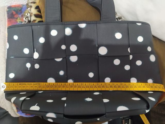 Bolso grande negro con lunares blancos