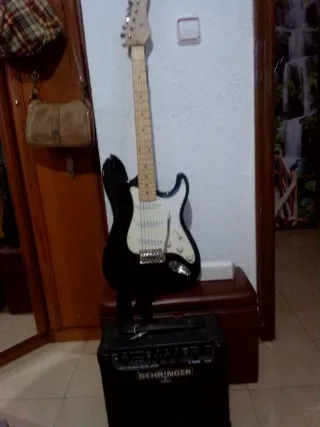 Guitarra Eléctrica Negra + Amplificador Behringer