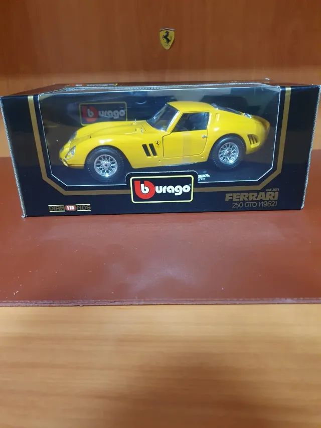 Ferrari 250 GTO Bburago Scala da  1/18