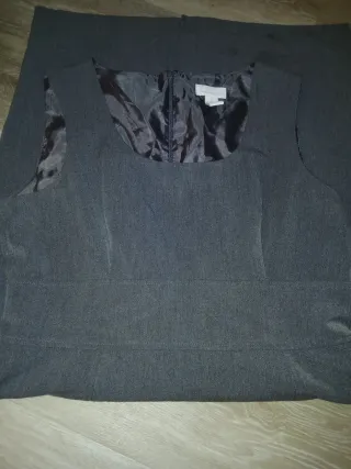 Abito da ufficio grigio senza maniche