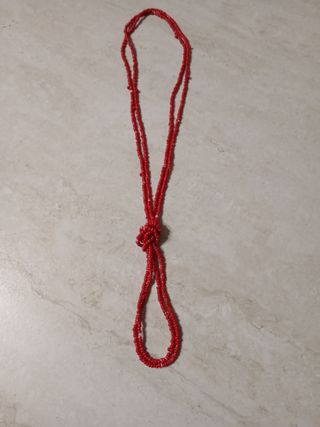 Collana di perline rosse