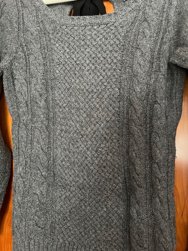 Jersey gris trenzado