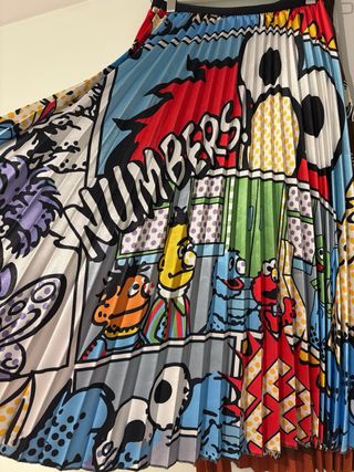 Falda plisada multicolor dibujos animados