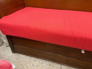 Sofá de madera antiguo