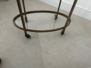 Carrello a barre metallico dorato con ruote