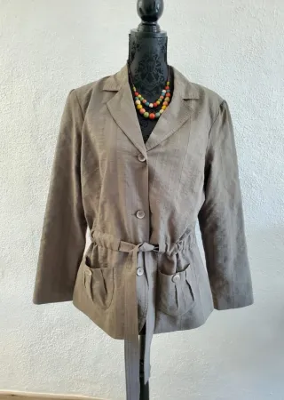 Chaqueta ligera T.46 con cinturón