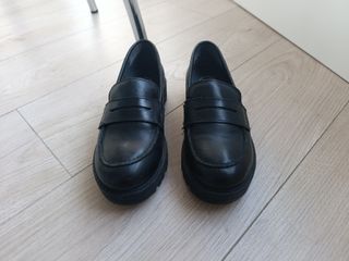 Zapatos Gioseppo niña talla 35 negros. 