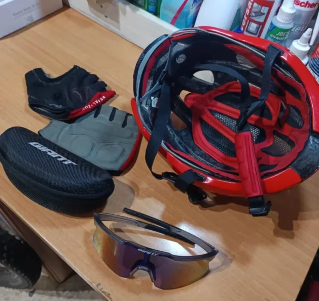 Conjunto Ciclismo: Casco, Gafas y Guantes